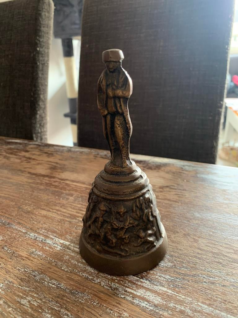 Napoleon Tafelbel, Ophalen, Brons