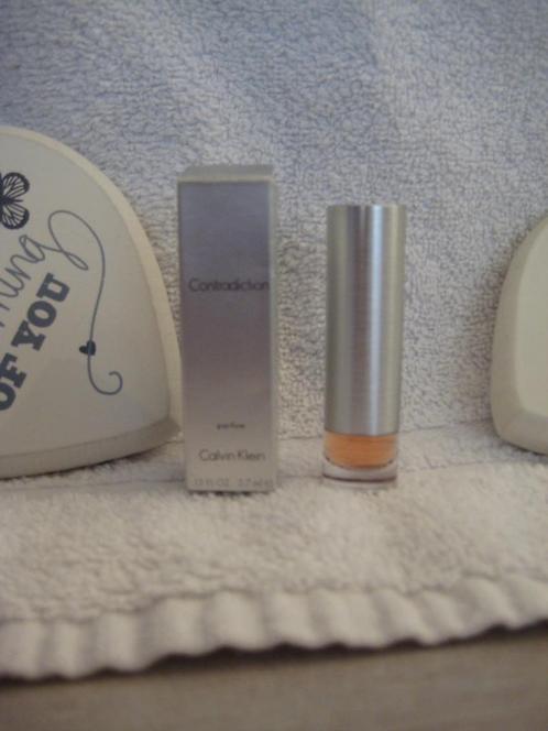 parfumminiatuur met doosje contradiction by calvin klein, Verzamelen, Parfumverzamelingen, Zo goed als nieuw, Miniatuur, Gevuld