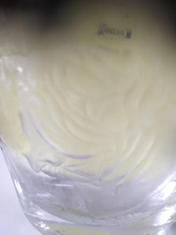 Dog de Bordeaux op graveerde vaas beschikbaar voor biedingen