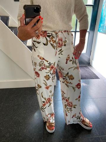 Mango, super leuke broek met wijde pijpen, maat M beschikbaar voor biedingen