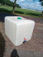 Te koop 2 inclusief container, Tuin en Terras, Regentonnen, 150 liter of meer, Ophalen, Zo goed als nieuw, Kunststof