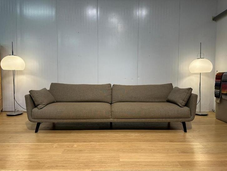 ZGAN Design on Stock Byen 5-Zits Taupe – NP: €6.500, Huis en Inrichting, Banken | Bankstellen, Zo goed als nieuw, Rechte bank