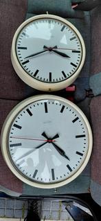 Schitterend mooie Oldtimer Retro Stations klokken, Ophalen of Verzenden, Gebruikt, Wandklok