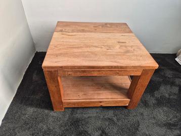 Houten robuuste bijzettafel  beschikbaar voor biedingen