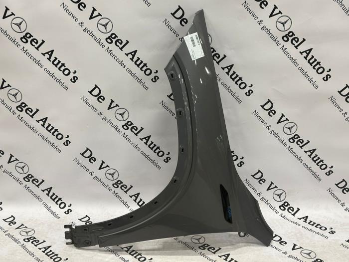 Scherm links-voor van een Mercedes EQB (7797), Auto-onderdelen, Carrosserie en Plaatwerk, Mercedes-Benz, Gebruikt, 3 maanden garantie