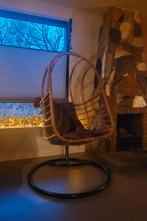 Hangstoel The Vibe - Donker Rotan met Standaard, Huis en Inrichting, Stoelen, Ophalen, Bruin, Zo goed als nieuw, Riet of Rotan