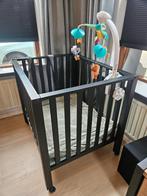 Zwarte box met wieltjes incl matras, boxkleed & muziekmobiel, Ophalen, Gebruikt, Rechthoekig, In hoogte verstelbaar