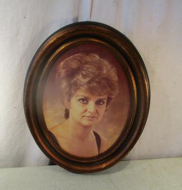 Mooie Vergulde Houten Ovale Fotolijst - 51x41 / 40x30 beschikbaar voor biedingen