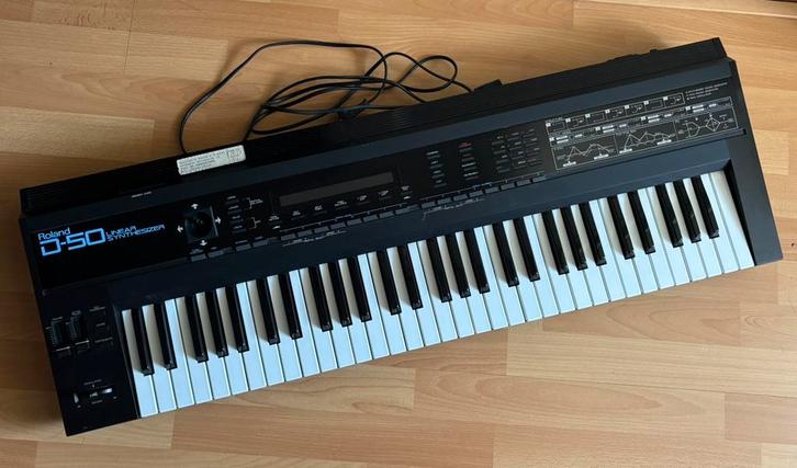 Roland D-50, Muziek en Instrumenten, Midi-apparatuur, Zo goed als nieuw, Ophalen of Verzenden