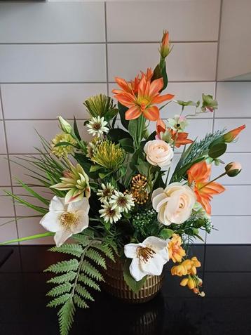 Prachtige zijden bloemstuk nieuw  beschikbaar voor biedingen