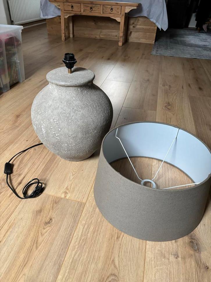 Sober stoere rustieke tafellamp met kap, Antiek en Kunst, Antiek | Lampen, Ophalen