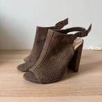 Bruine peeptoe blokhakken, Bruin, Ophalen of Verzenden, Zo goed als nieuw, Schoenen met hoge hakken