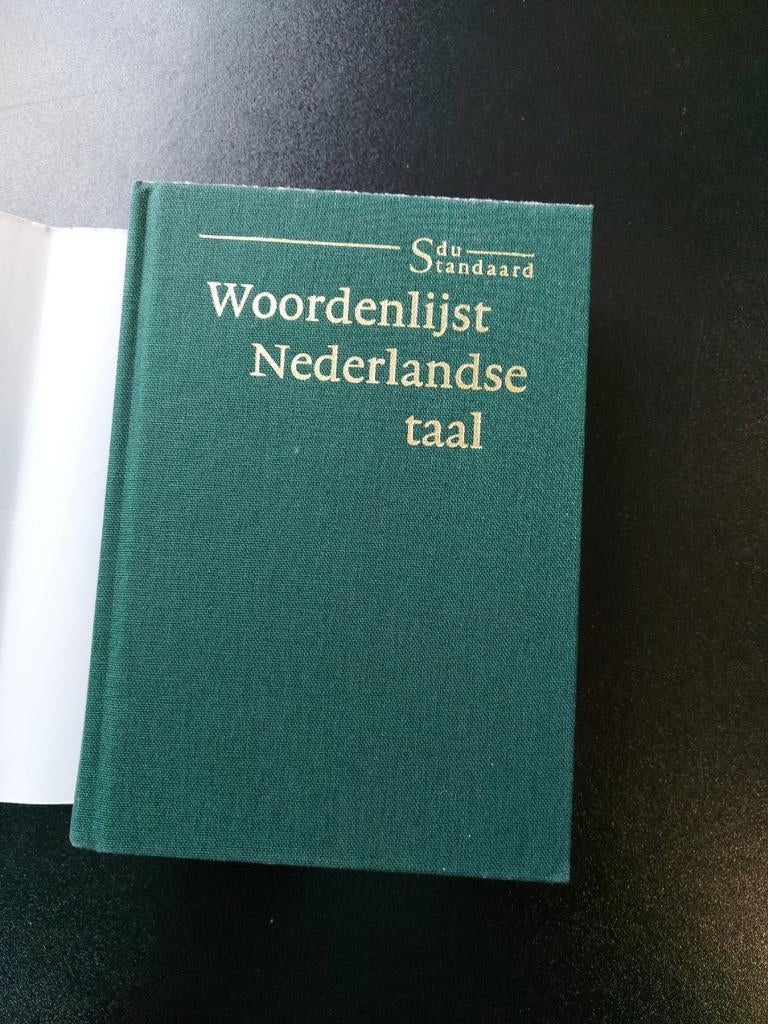 Woordenlijst Nederlandse Taal - Klein Formaat, Boeken, Onbekend, Ophalen of Verzenden, Zo goed als nieuw, Overige uitgevers