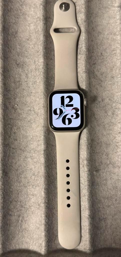 Apple Watch SE (2024) 40mm, Sieraden, Tassen en Uiterlijk, Smartwatches, Zo goed als nieuw, iOS, Geel, Afstand, Calorieverbanding