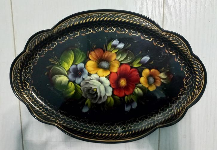 Vintage metalen dienblad met bloemen, Huis en Inrichting, Woonaccessoires | Dienbladen, Zo goed als nieuw, Metaal, Ovaal, Ophalen of Verzenden
