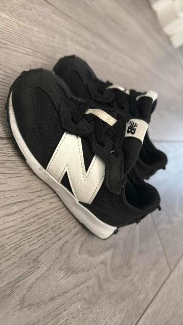 New balance sneakers beschikbaar voor biedingen