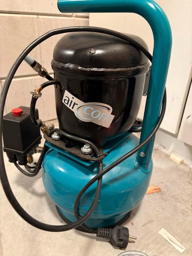Geluidsarme Luchtcompressor + Accessoires, Doe-het-zelf en Verbouw, Compressors, Zo goed als nieuw, 6 tot 10 bar, Minder dan 25 liter