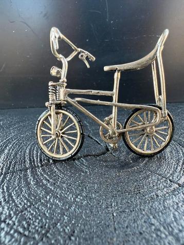 Zilveren miniatuur fiets (BMX) beschikbaar voor biedingen