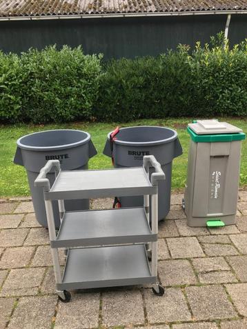 2 x grote vuilcontainers en 1 x vuilcontainer met voetbedien beschikbaar voor biedingen