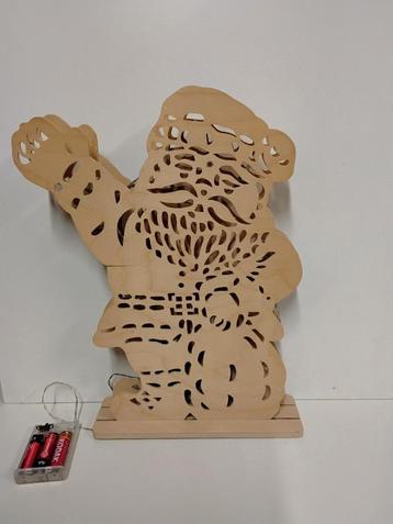 Kerstman, kerstboom, kaarsen. beschikbaar voor biedingen