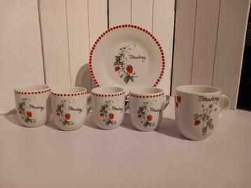 Jet Strawberry servies de nieuwe. beschikbaar voor biedingen