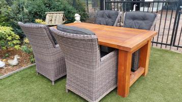 Prachtig luxe wicker tuinset beschikbaar voor biedingen