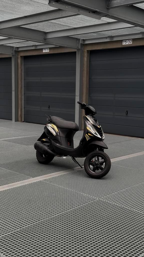 zip 125cc stage 1 brom, Fietsen en Brommers, Scooters | Piaggio, Zo goed als nieuw, Zip, Tweetakt, Ophalen