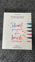 Carla Kamphuis - Kleur! Brushlettering voor iedereen, Ophalen of Verzenden, Zo goed als nieuw, Tekenen en Schilderen, Carla Kamphuis