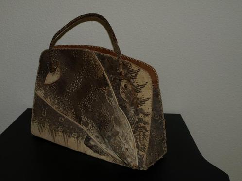 ANTIEKE DAMESTAS  1930  VARAAN INDONESIË, Sieraden, Tassen en Uiterlijk, Tassen | Damestassen, Zo goed als nieuw, Handtas, Beige