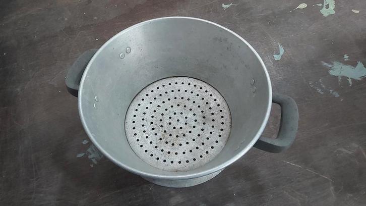 Antieke vergiet aluminium, Huis en Inrichting, Keuken | Keukenbenodigdheden, Gebruikt, Ophalen of Verzenden