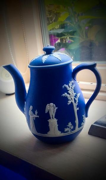 Wedgwood jasperware  blauwe koffiepot