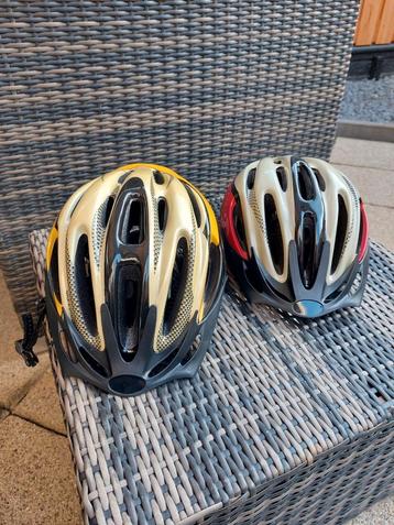 2 Fietshelmen: Goud/Geel & Grijs/Rood beschikbaar voor biedingen