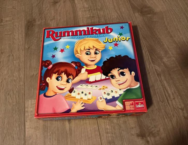 Rummikub Junior - Leuk en Leerzaam!, Hobby en Vrije tijd, Gezelschapsspellen | Bordspellen, Zo goed als nieuw, Een of twee spelers
