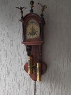 Friese staartklok, 2 engeltjes en Atlas., Antiek en Kunst, Ophalen of Verzenden