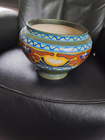 Mooie Plateel Bloempot beschikbaar voor biedingen