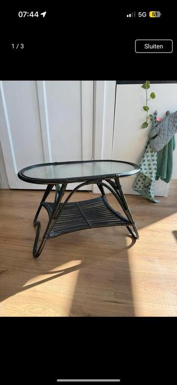 Rotan tafel - tafeltje beschikbaar voor biedingen