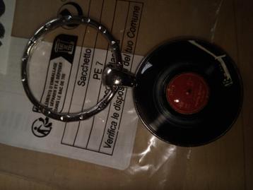 platenspeler sleutelhanger beschikbaar voor biedingen