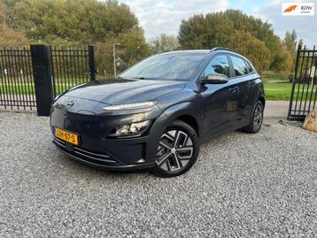 Hyundai Kona EV Premium 64 kWh / BTW / Camera / Stoelverwarm beschikbaar voor biedingen
