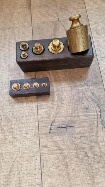 WEEGSCHAAL GEWICHTEN beschikbaar voor biedingen