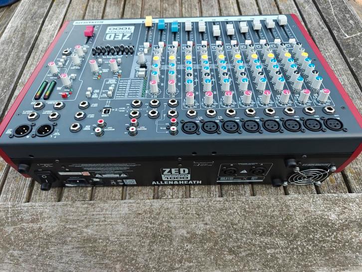 Allen & Heath ZED Power 1000 Mixer, Muziek en Instrumenten, Mengpanelen, Zo goed als nieuw, 10 tot 20 kanalen, Microfooningang