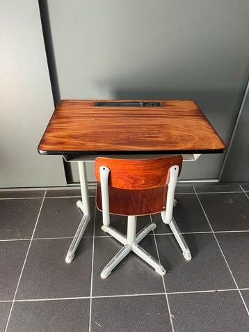 Vintage Schoolbankje met Stoel beschikbaar voor biedingen