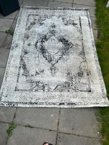 Vloerkleed 160x230 beschikbaar voor biedingen