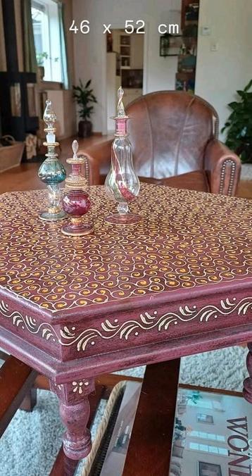 Brocante oosterse tafel handmade handpainted kruk  beschikbaar voor biedingen