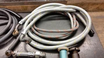 Slangen&Klemmen/trildempers/ventilator/brandstof onderdelen  beschikbaar voor biedingen