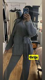 Grijze pak, Ophalen, Zo goed als nieuw, Grijs