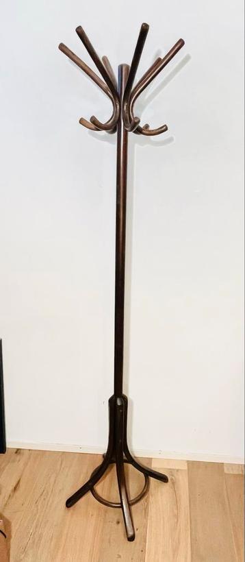 Houten Staande Kapstok beschikbaar voor biedingen