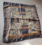 SJAAL MET DESSIN in bruintinten, Kleding | Dames, Mutsen, Sjaals en Handschoenen, Ophalen of Verzenden, Zo goed als nieuw, Maat 46/48 (XL) of groter