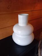 Leuke witte vaas, Huis en Inrichting, Lampen | Lampenkappen, Ophalen, Zo goed als nieuw, Rond, Minder dan 25 cm