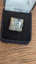 Nieuwe zilveren ring met paarlemoer., 19 tot 20, Nieuw, Ophalen of Verzenden, Dame