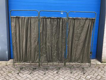 Kamerscherm uit Nederlands leger met doeken beschikbaar voor biedingen
